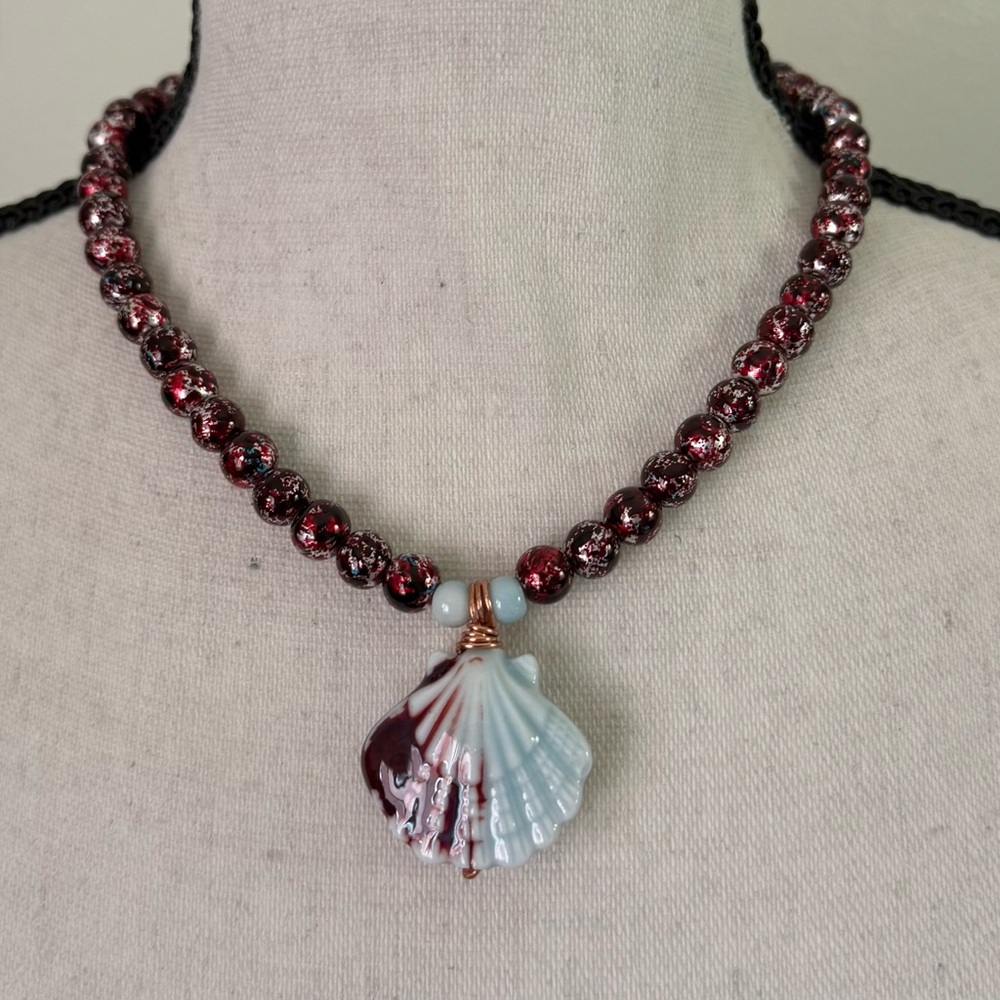 Elegant Shell Pendant Statement Necklace